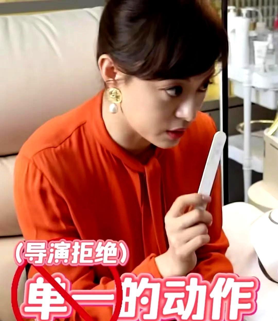 孙俪真的懂得好多啊，在拍摄美甲的戏份的时候，导演觉得群演演的有些单一，于是孙俪就