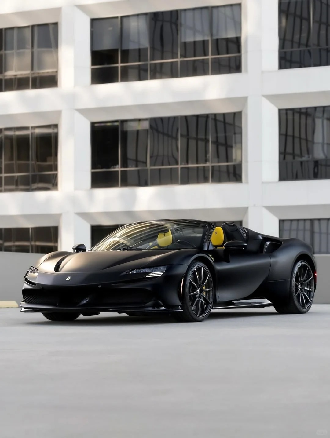 法拉利SF90Spider，黑武士，黄内，太有品位绝美车片​​​