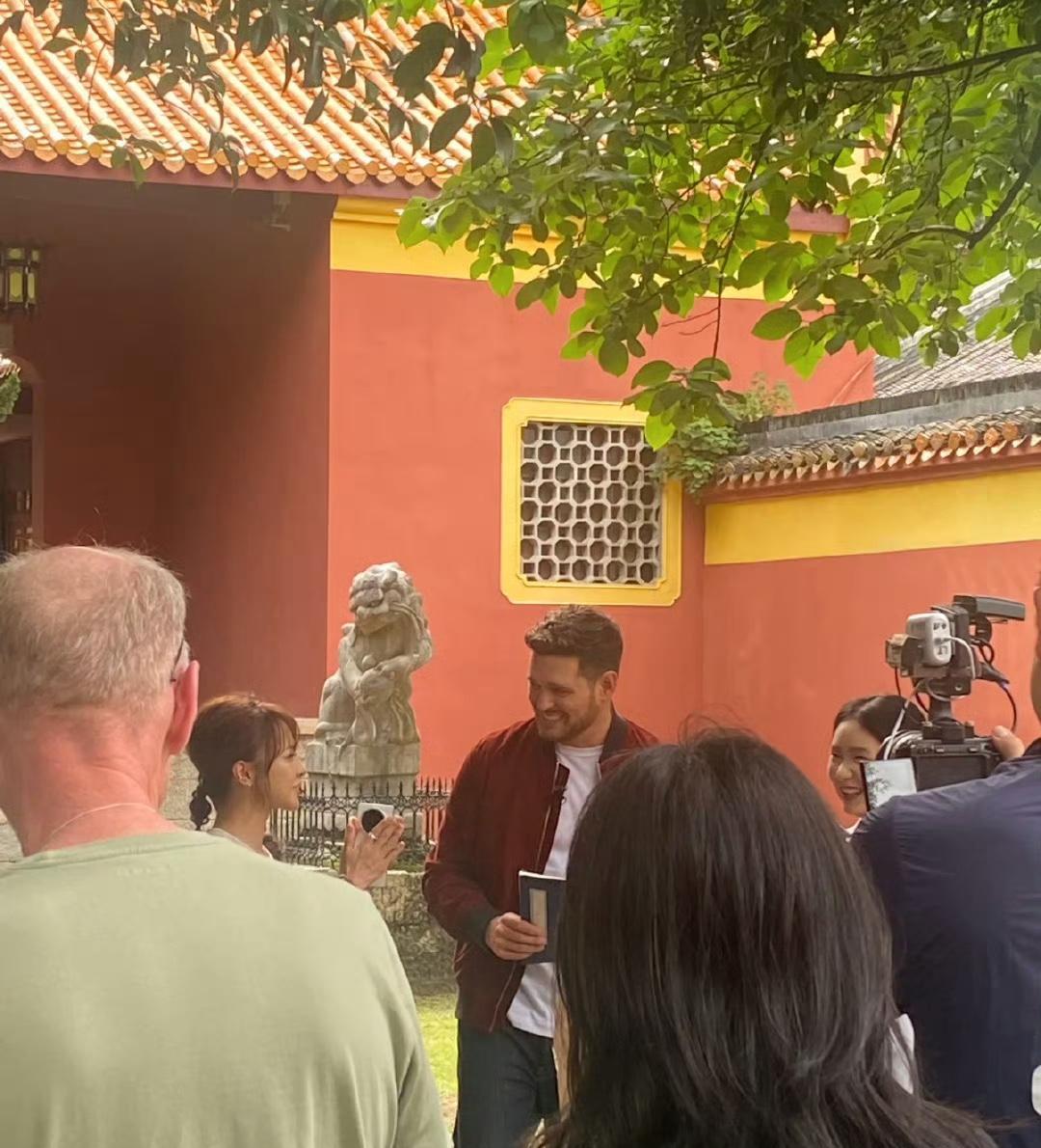 本周袭榜歌手麦可·布雷在长沙了。据说这是10季歌手最大的咖。终于来了。今天