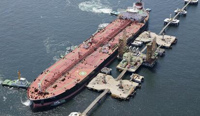 一船美国原油，敲碎了日本经济的最后幻想！2026年4月26日中午，一艘名为“