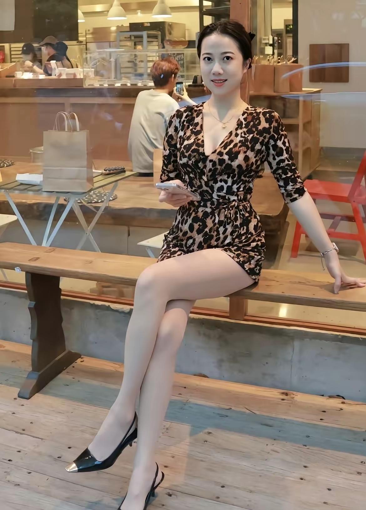 美女姐姐好有气质，有没有三十岁呀！