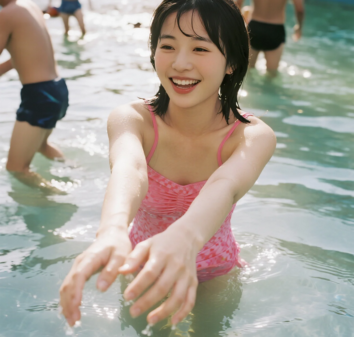 「当她踩着水花走来——海的女儿上岸了」