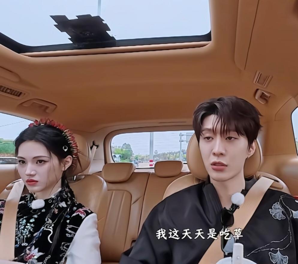 范丞丞:“我这天天吃草，我想练点，要不然我只能演窝囊废那种，我也想演霸总，主要是