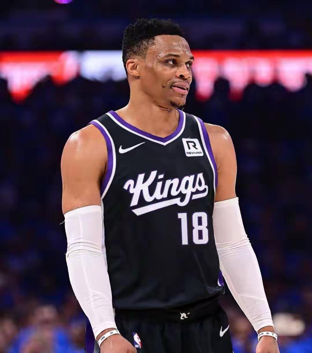 历史三双王估计下个赛季就要移主了约基奇是真的以柔克刚不管是打法还是数据打法