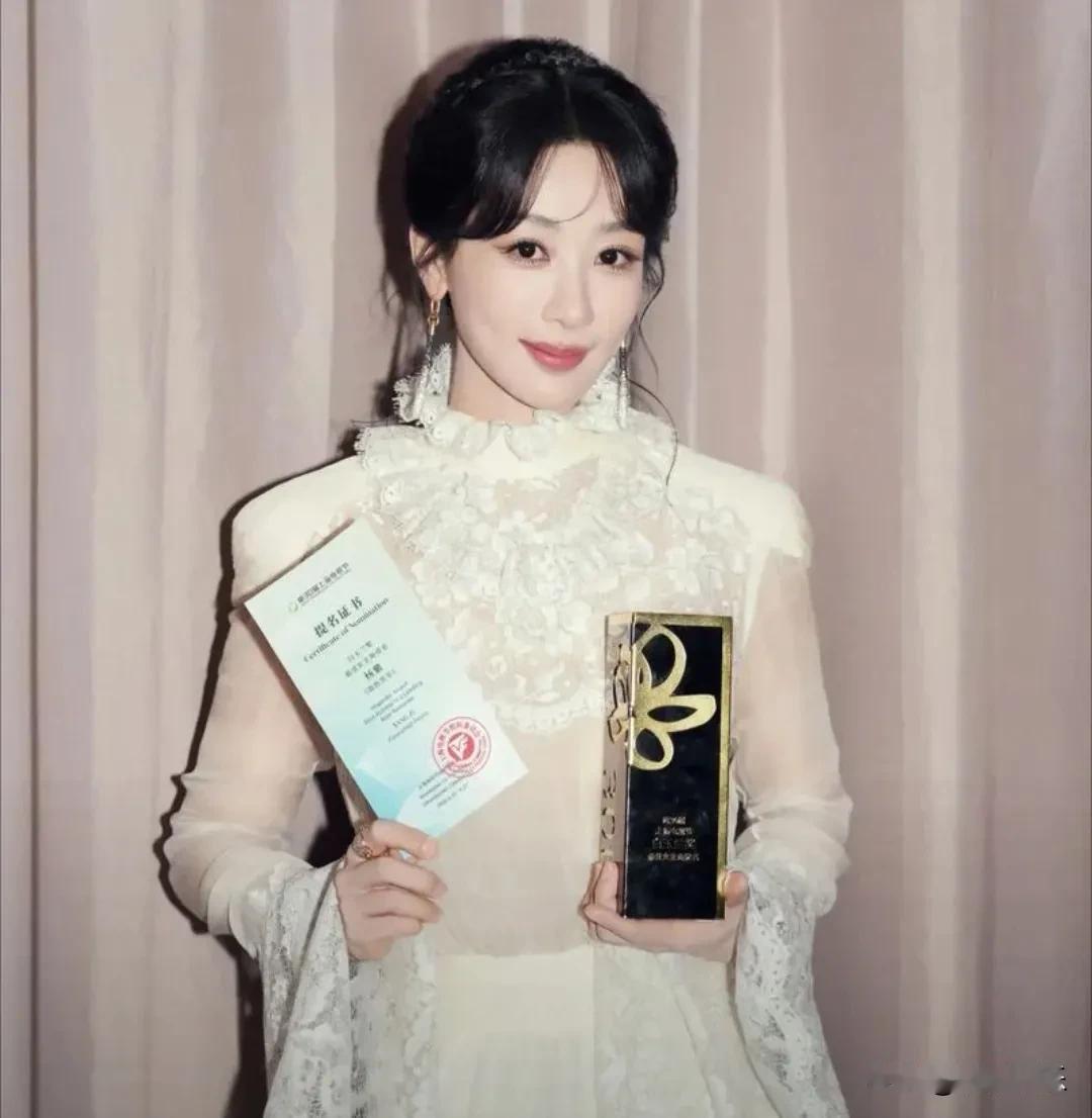 杨紫，被黑得太离谱！6月29号，杨紫引发热议！原因是杨紫凭《生命树》里白菊