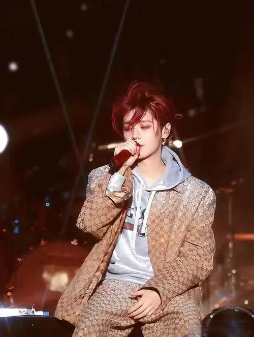 鹿晗工作室回应运营QQ空间：坚守初心，温情相伴2025年末，鹿晗工作室坚持运