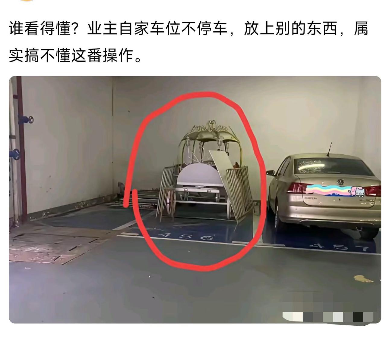 这操作比乱停车还离谱