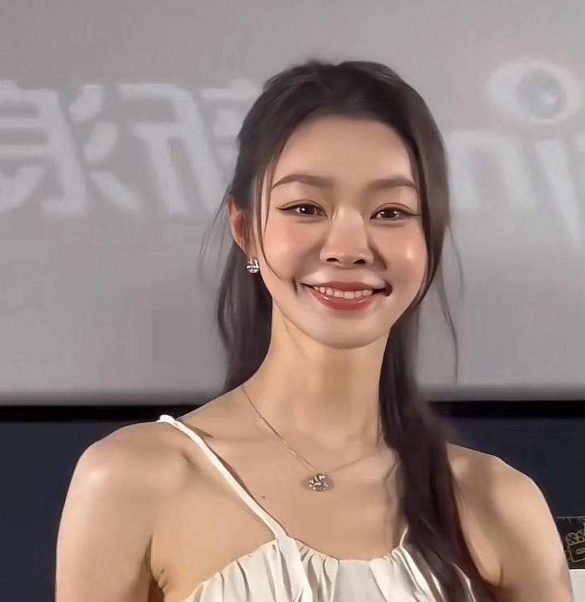 这宋轶是变样了，还是被造型师坑了！看着真的好别扭，还有一股“韩”味儿。记得看