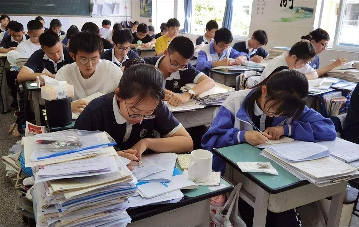 985、211的孩子，有多少是后面逆袭上来的？别不信，90%左右从小学开始就很优
