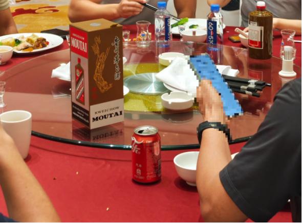 离了个大谱！全世界最大的酒厂开股东会，晚宴上竟然一滴酒都不给喝2026年