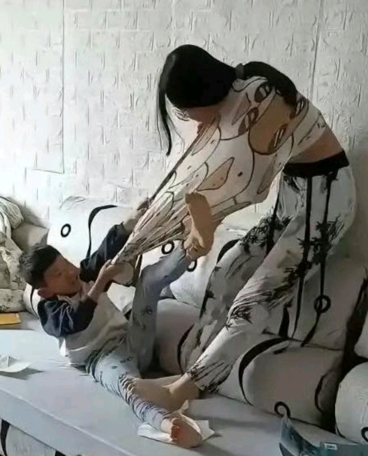 姐弟俩天天打架，什么时候才能不打啊！