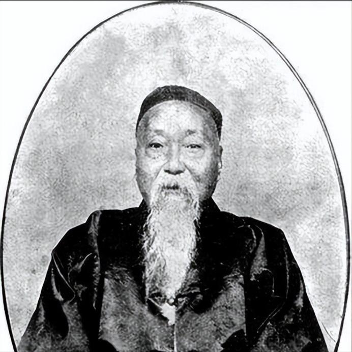 王闿运，以《湘军志》而闻名，该书以直笔叙史，故为曾国荃、郭嵩焘、刘蓉等不喜。王
