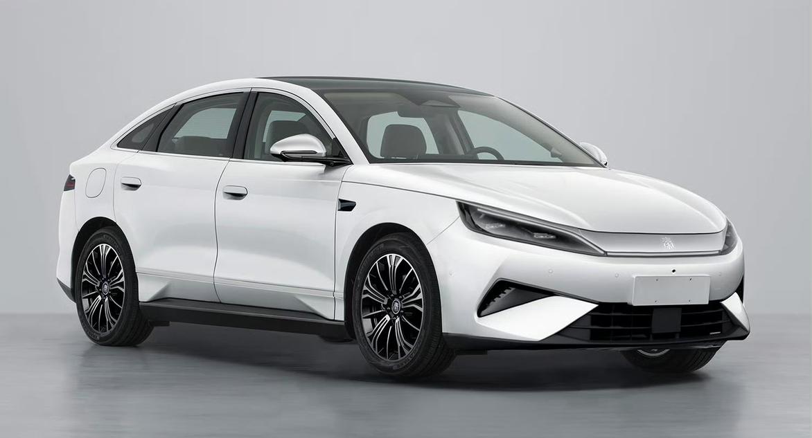 比亚迪秦家族再添新丁！工信部新车公告中出现了比亚迪秦MAX的身影。尺寸表现：