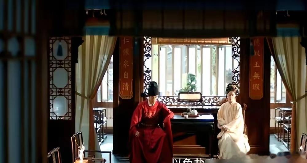丁禹兮在《花开锦绣》里因为含胸驼背被骂了。第23集播完，赵凌升官，跟傅庭芸大吵一