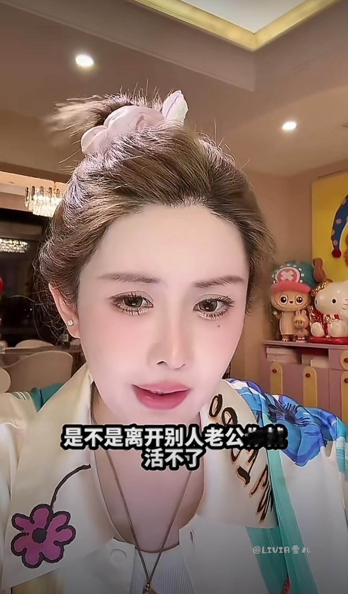 面对网友奇葩提问，韦雪当场硬核怒斥三观炸裂。被问到“怎么当好小三”，她直接