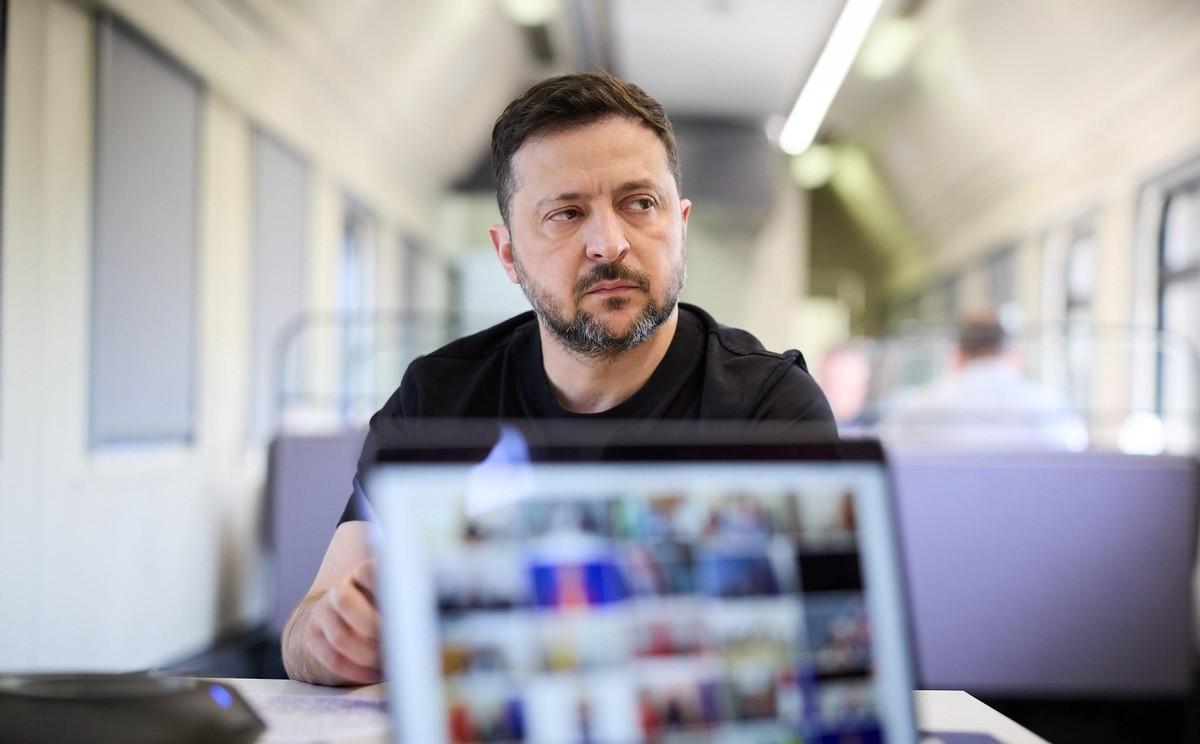 泽连斯基彻底出局了！4月17日，瑞典国王踏上乌克兰的土地，这一幕简直让全球侧目。