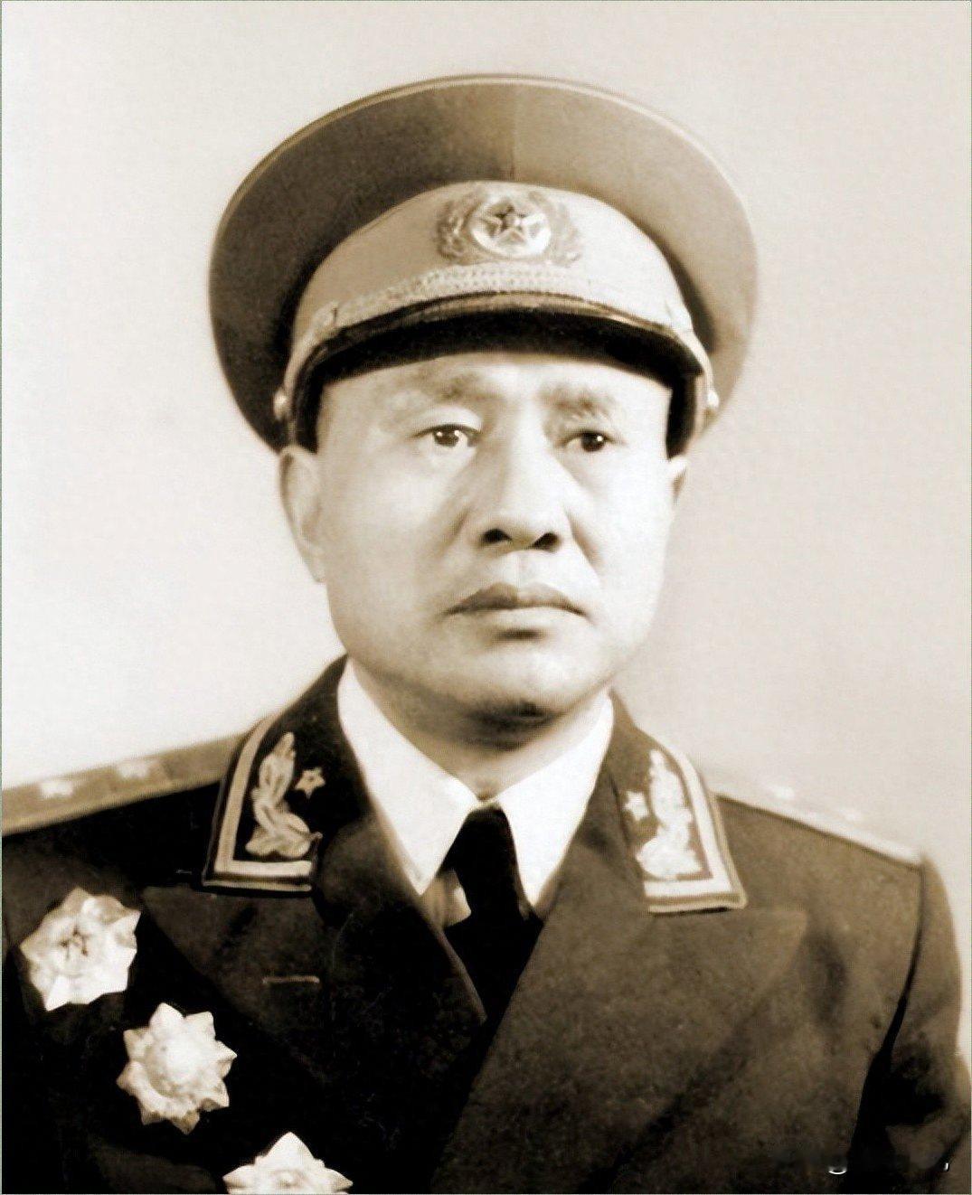 太憋屈！大胜全歼国军王牌，功臣却被一笔带过，42年后老将看史书怒拍桌194