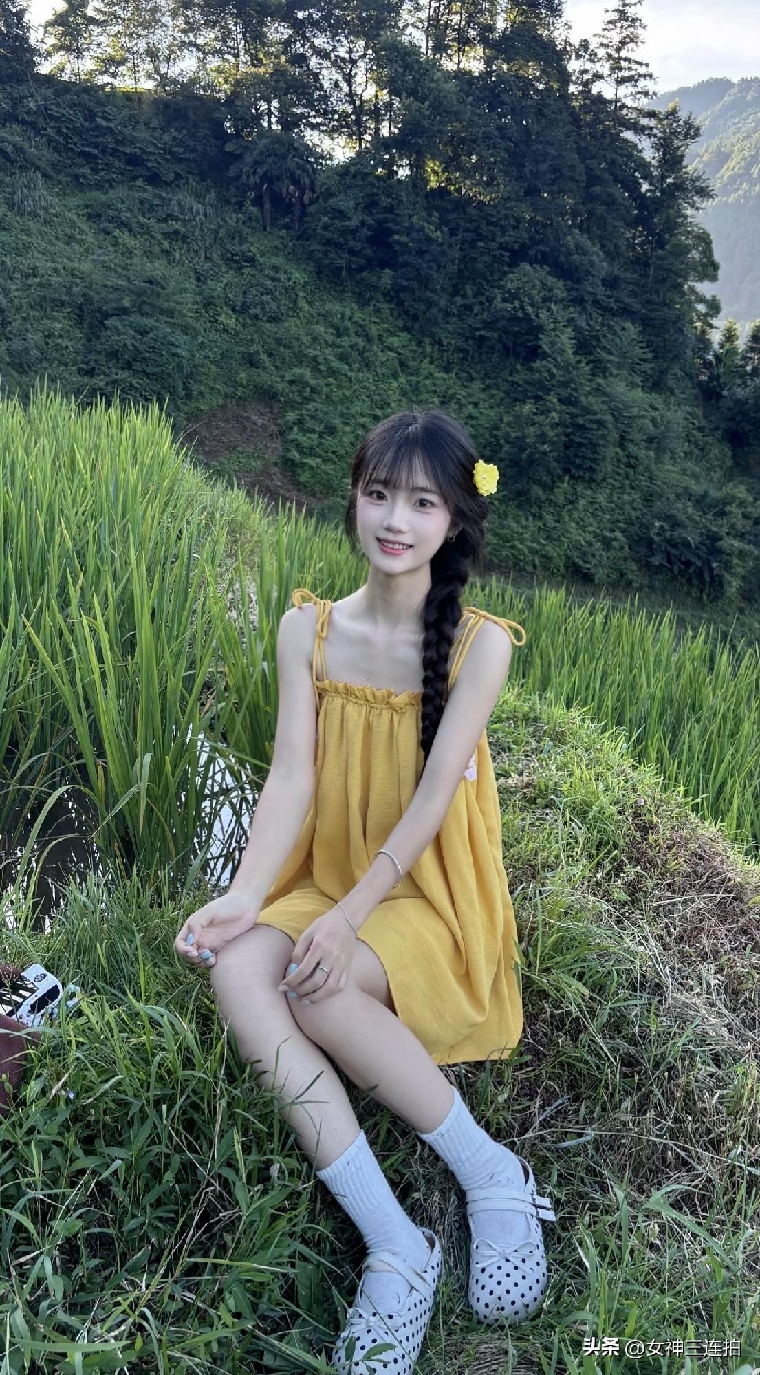 夏日田园少女，黄色连衣裙与自然风光的完美融合。