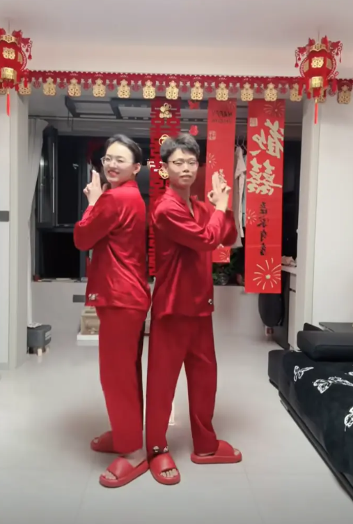 好厉害的化妆师，成功给自己画出来一个丈母娘