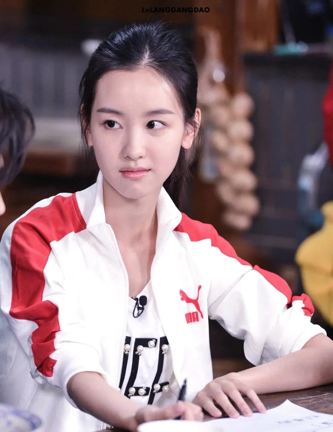 从小耳朵到雾妄言，十年人间，陈都灵[玫瑰]一路行来，这是要美死偶[爱心]