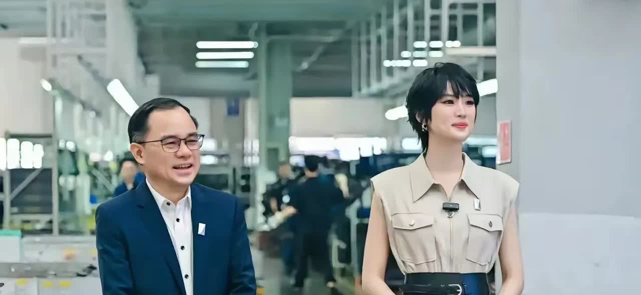 今日，一则消息在汽车行业与科技圈掀起波澜：华为创始人任正非的二女儿姚安娜，正式入