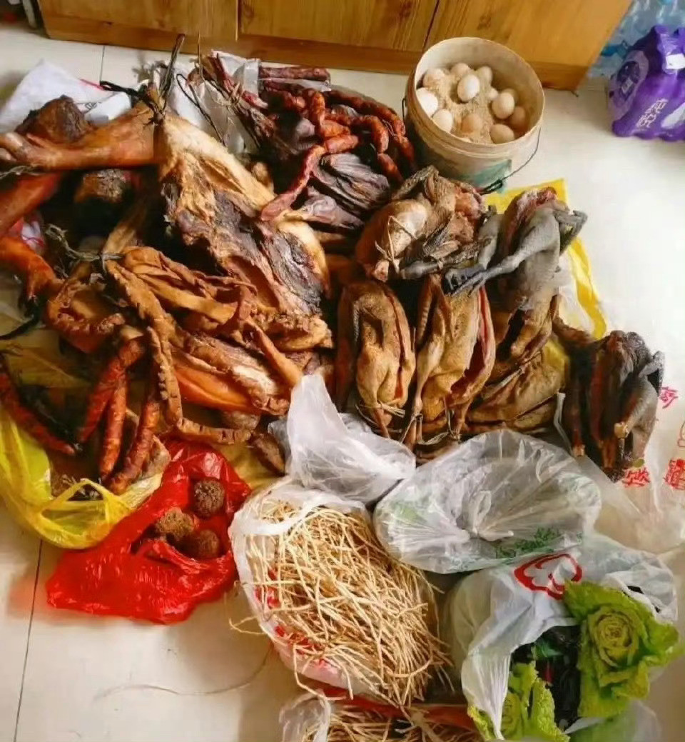 图一自己妈给的，图二岳母娘给的，真是没有对比就没有伤害