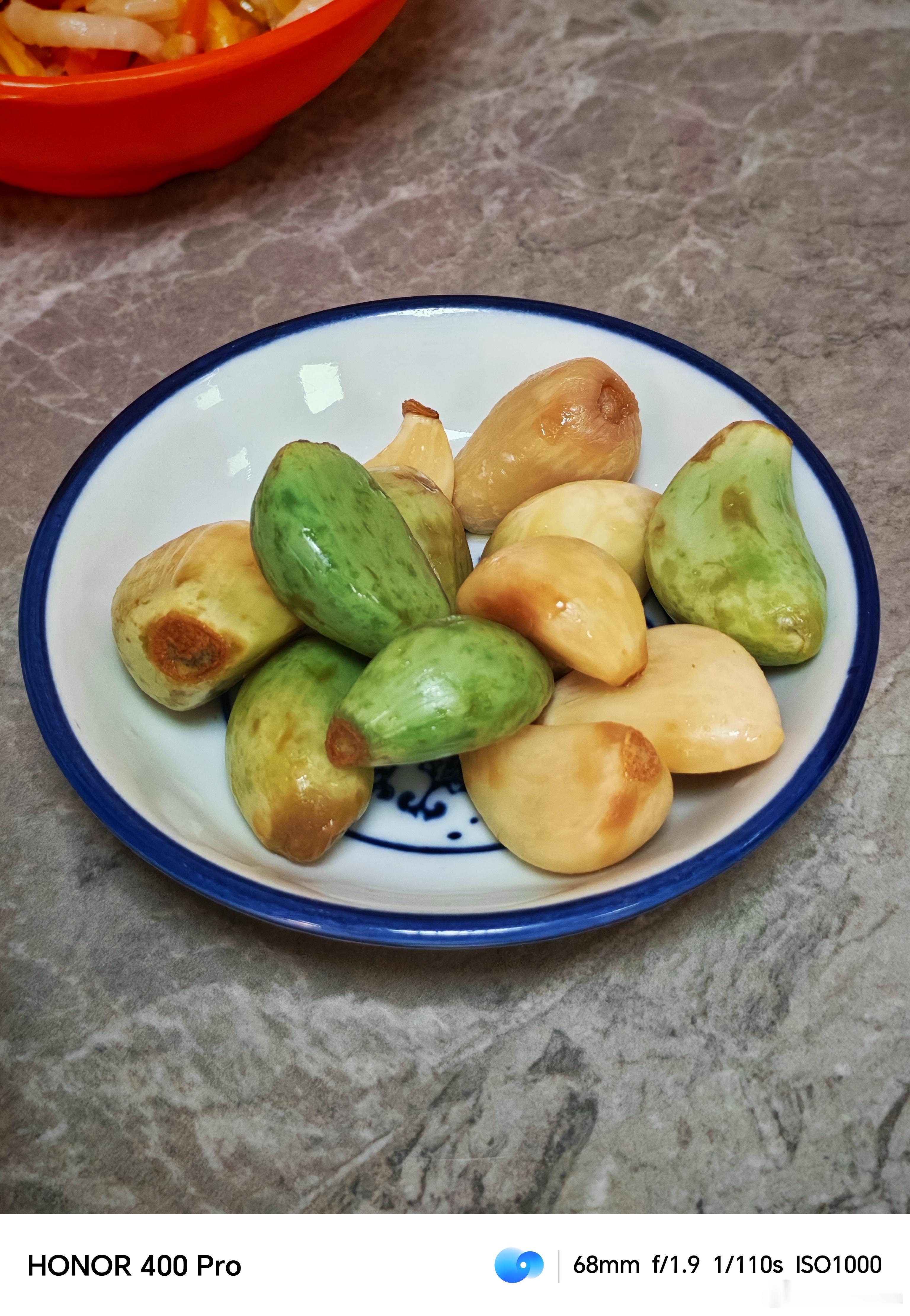 陕北特色，干婪肉，搅团，洋芋擦擦。再来一盘腊八蒜，爽！​​​