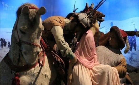 靖康耻到底有多耻？三千嫔妃被牵羊礼，皇后被献乳礼这不仅是皇权的倾覆，更是文明