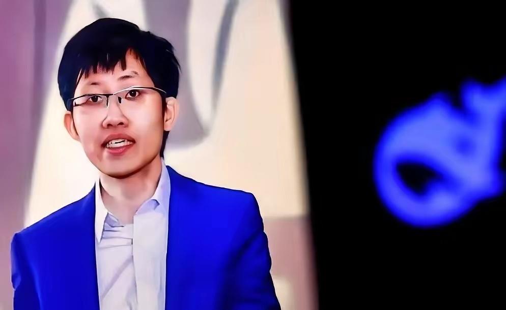 别扯什么产业结合了，我给你说个更刺激的。梁文锋，投了摩尔线程，一天，就一天，净