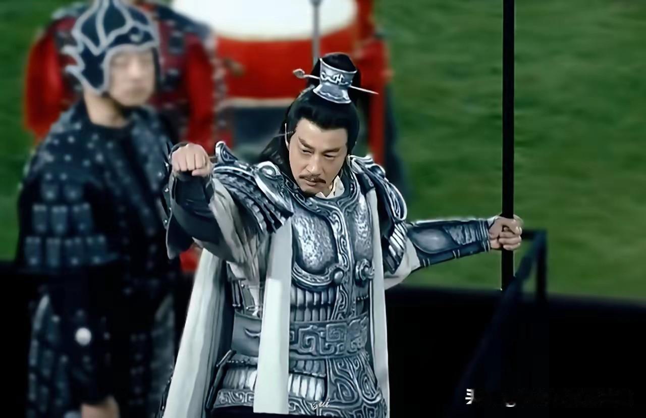 何润东太真实了，他回应网友们的疑问亮相“苏超”为何不骑马，他说：“10年前一定骑