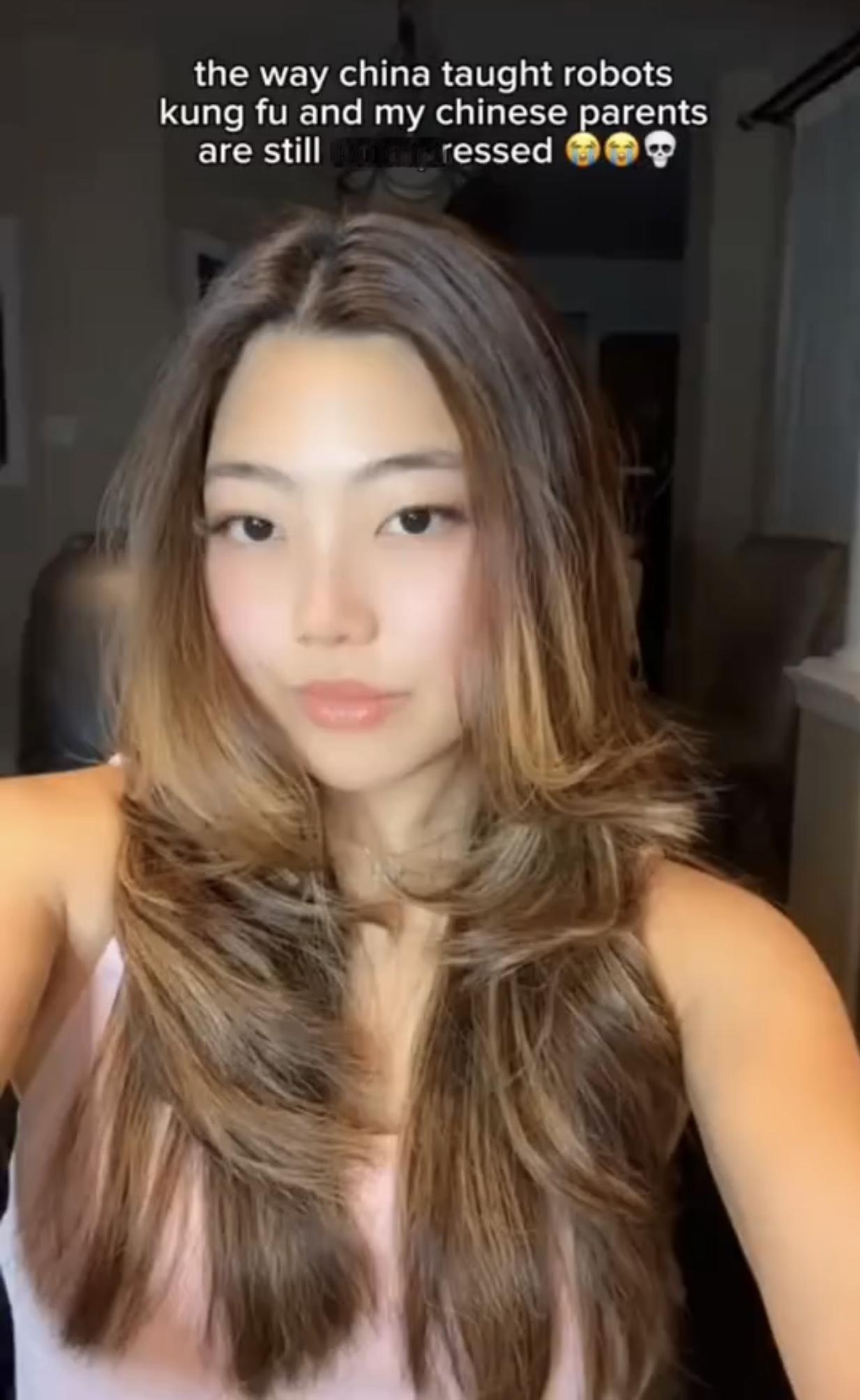 美国华裔二代吐槽自己的润一代父母看2026春晚时，竟然一口咬定说机器人都是假的：