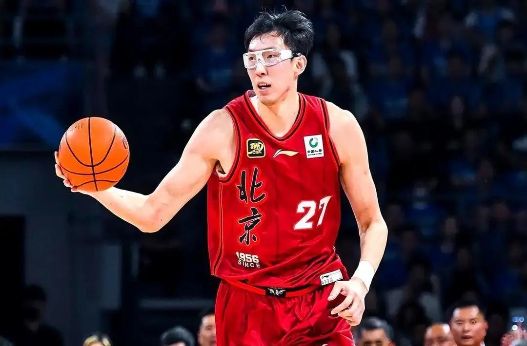 刷到周琦那句“北京五外援少我都无敌”，差点把我奶茶喷出来。名单一摆：杰曼+