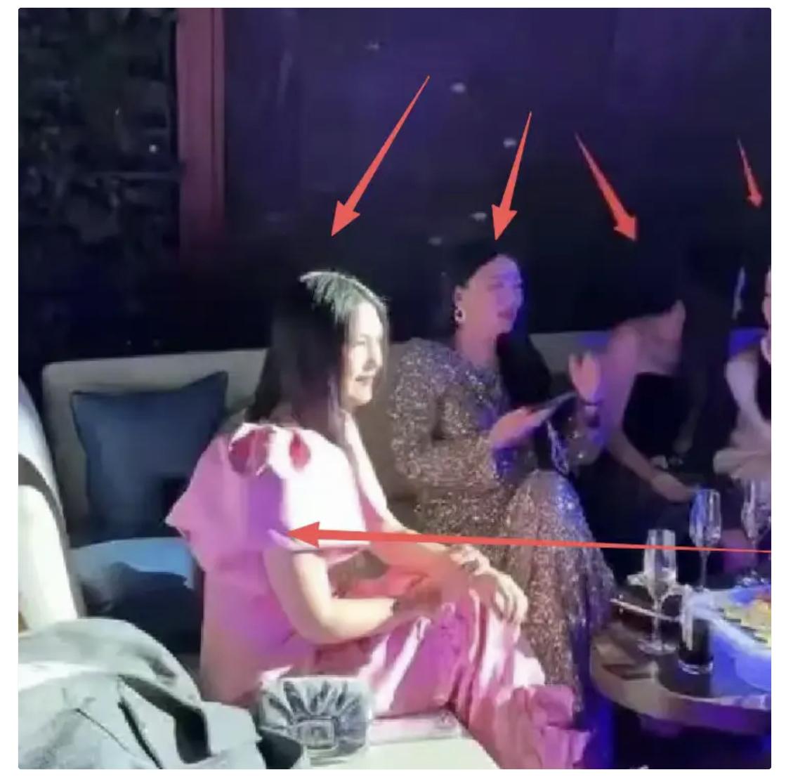 李湘这事，我都替他感到尴尬带15岁女儿王诗龄参加大湾区晚宴想让女儿凑坐主桌