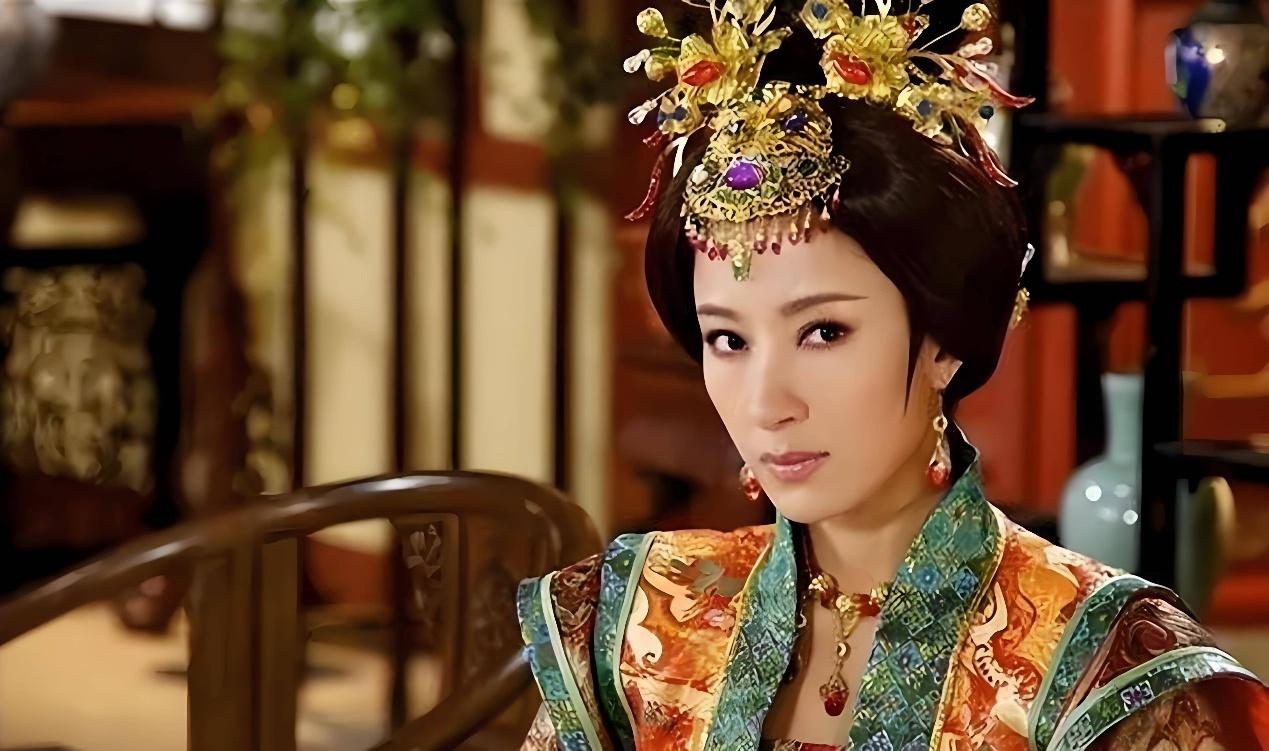 清朝最不一般的皇后，死后仍能保护儿子38年，赫舍里的优势在哪胤礽是历史上两次被