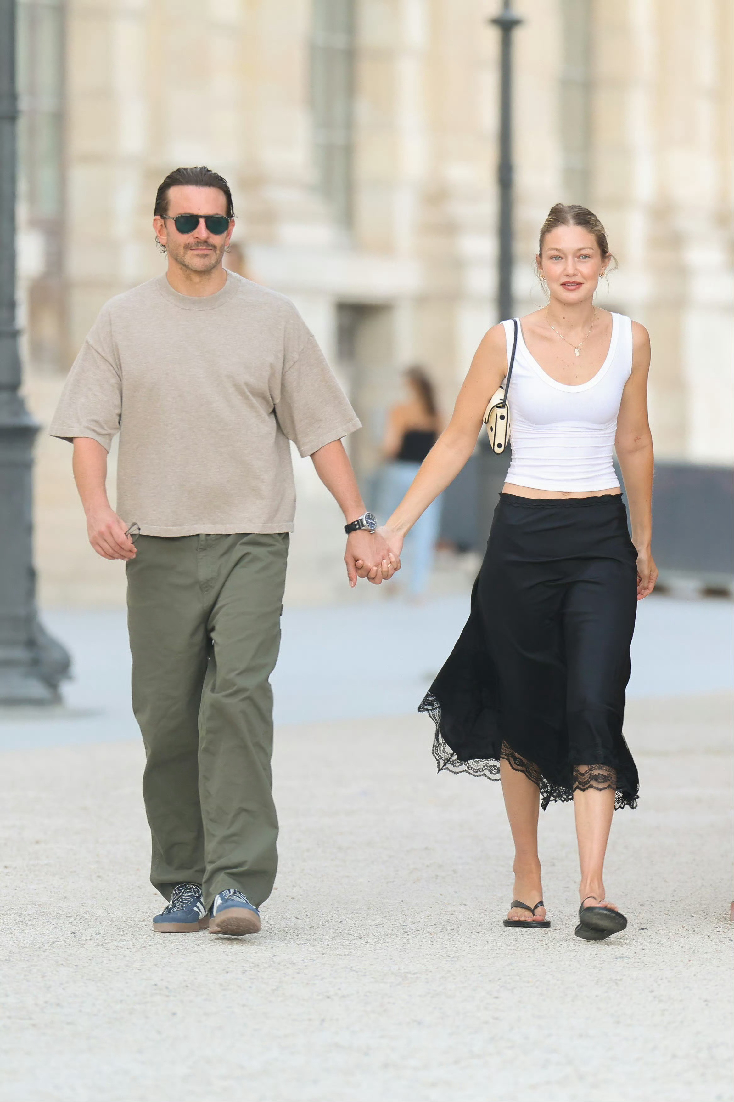 Gigi库珀订婚吉吉GigiHadid和男友BradleyCooper最新巴