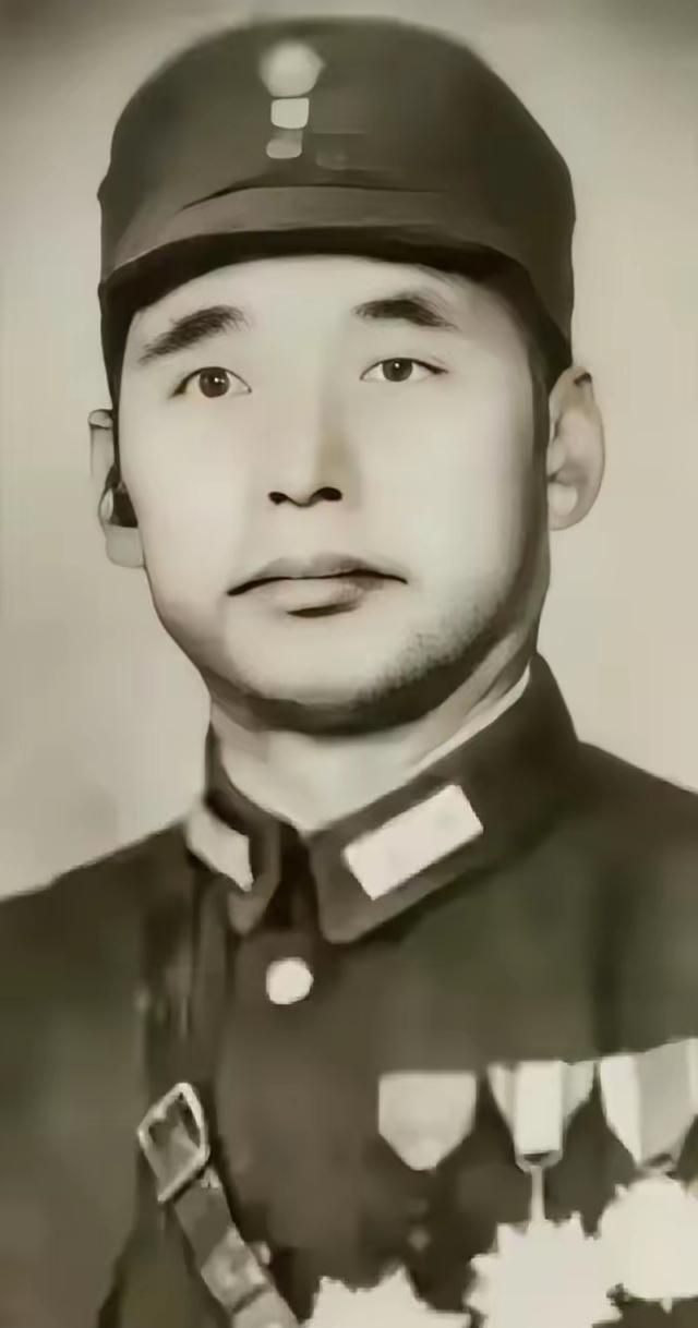 他是国民党中将，他抗日有功。淮海战役时，陈毅想争取他起义，可他却说：“我过去后，