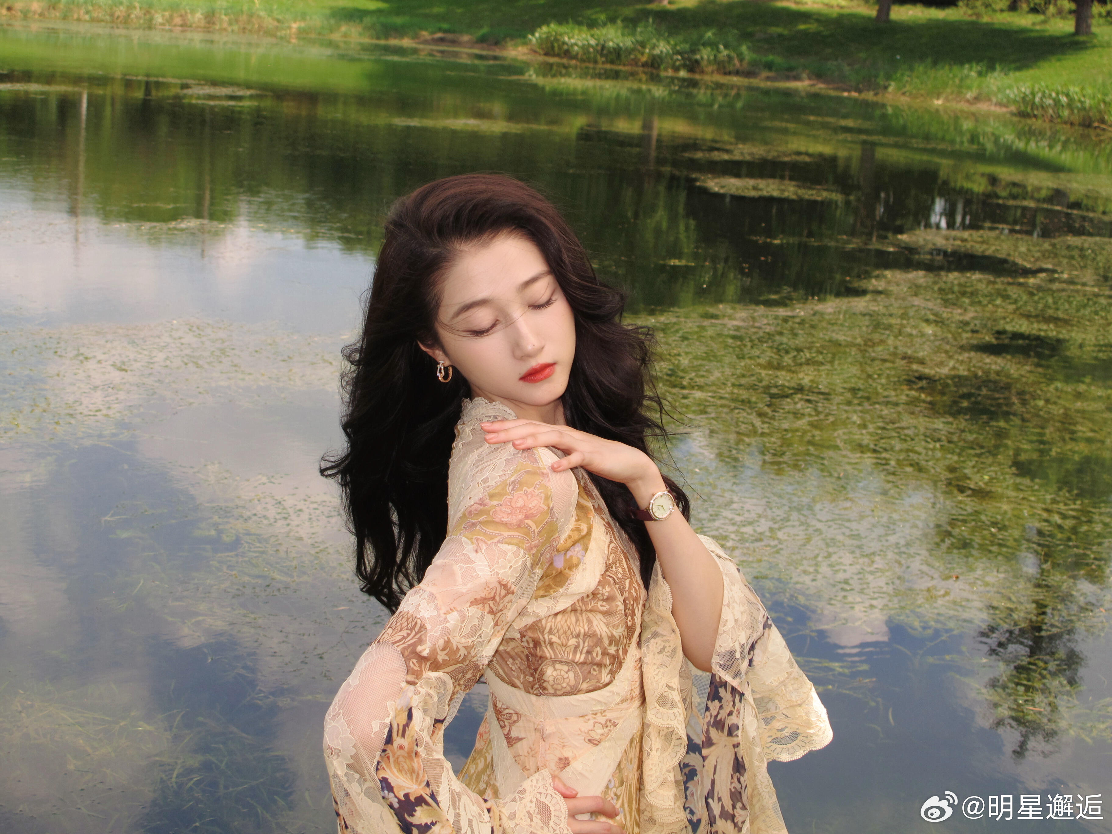 祝关晓彤生日快乐！这发量！这气质！状态太好了​​​