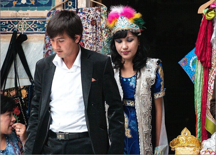 乌兹别克斯坦女性生活怎么样？很多人去乌兹别克斯坦，第一眼被震住的通常是两样：撒