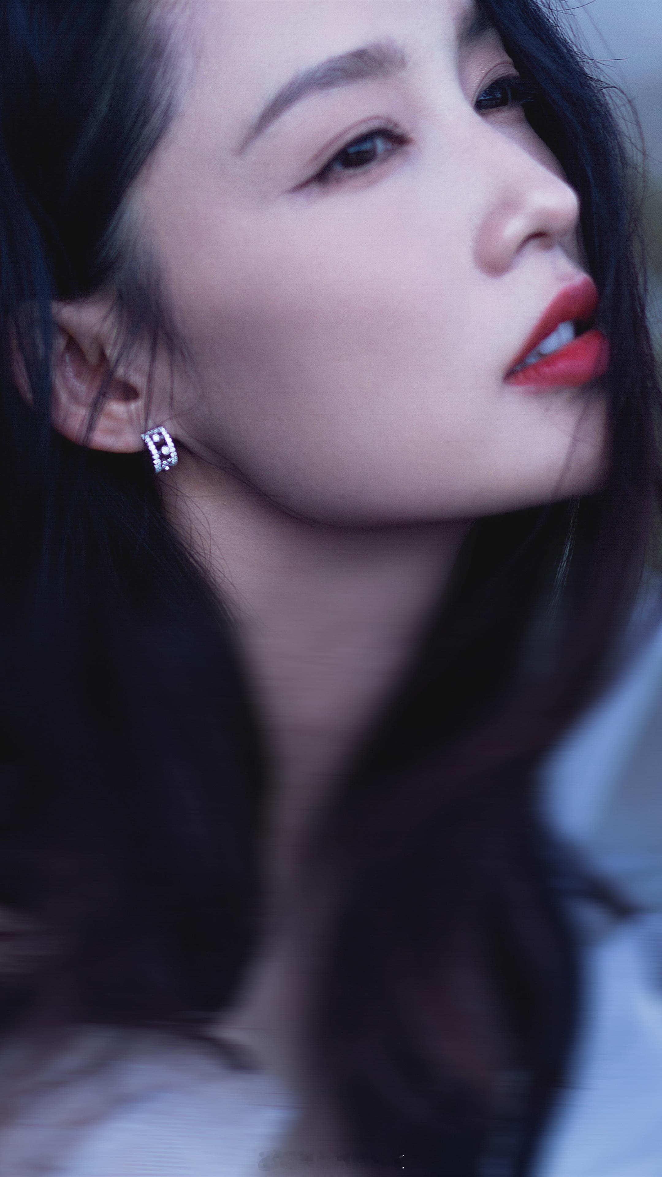 李沁白色星钻纱裙