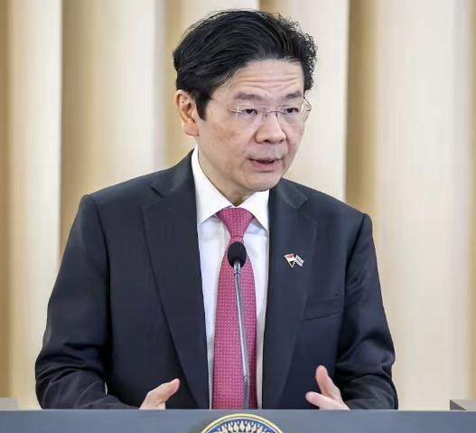 先是李显龙接受日本授章，现在新加坡总理又妄评中国内政，新加坡想干嘛？黄循财接受华