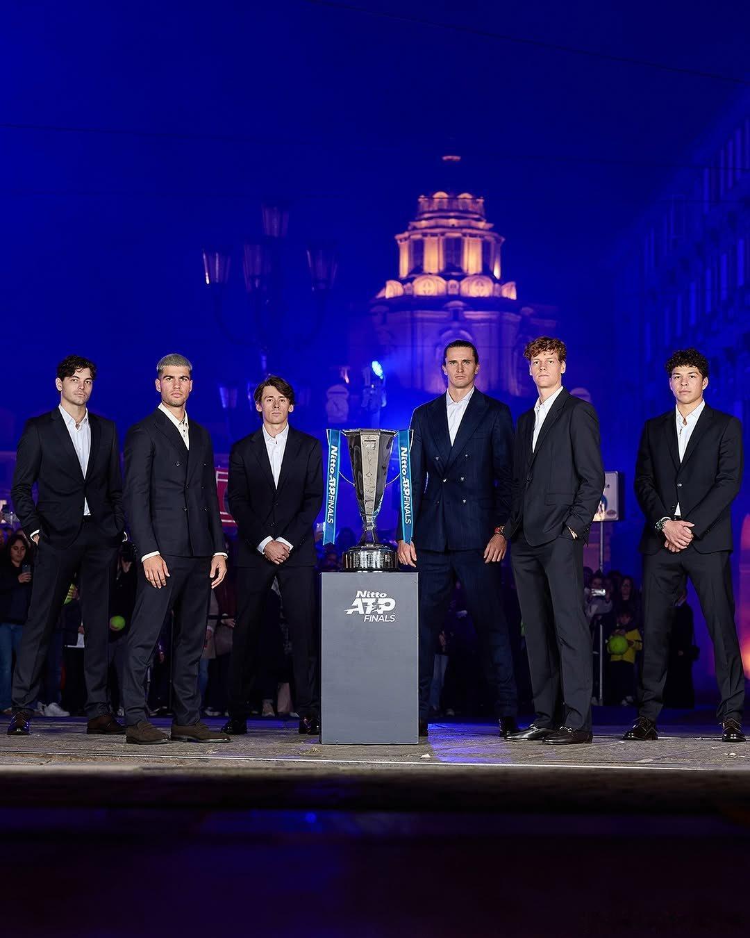 ATP年终总决赛大合影ATP都灵总决赛合照……还差两人目前都在雅典赛签表中，德