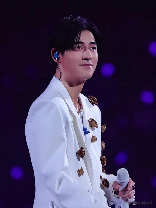 终于知道，周渝民在演唱会上站不起来，不是因为年纪大了，也不是状态差，