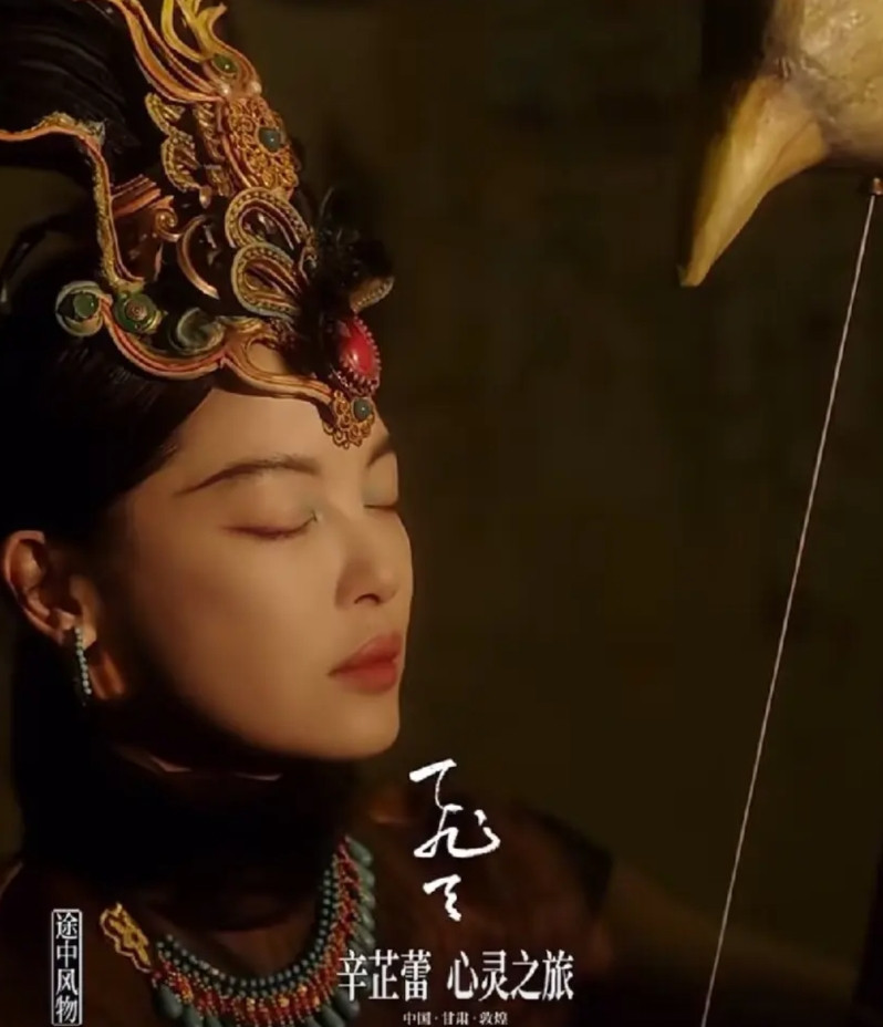 快给辛芷蕾写个“大祭司”的剧本吧，这也太神性了。不怪网友说一拿奖不但所有商务都