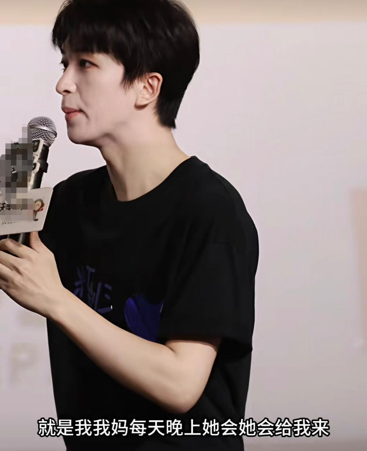 黄子弘凡自爆高中最尴尬瞬间，说:“最让我尴尬就是有一件事情，我妈每天晚上都会来学