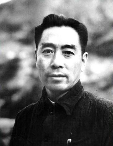 周恩来一生只醉过三次，周恩来酒量极好，在中共五大书记里公认最能喝。长征时期在茅