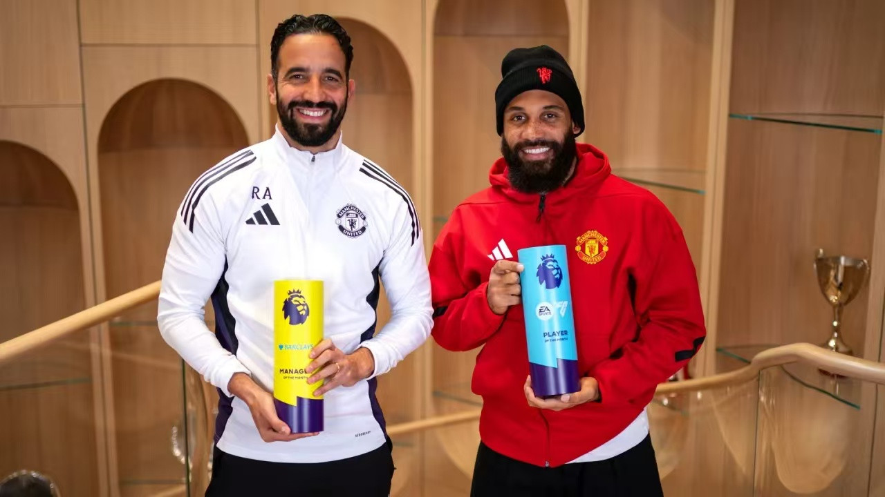 阿莫林扬眉吐气！据英超官方透露，曼联主帅阿莫林喜获英超10月最佳主帅，在10