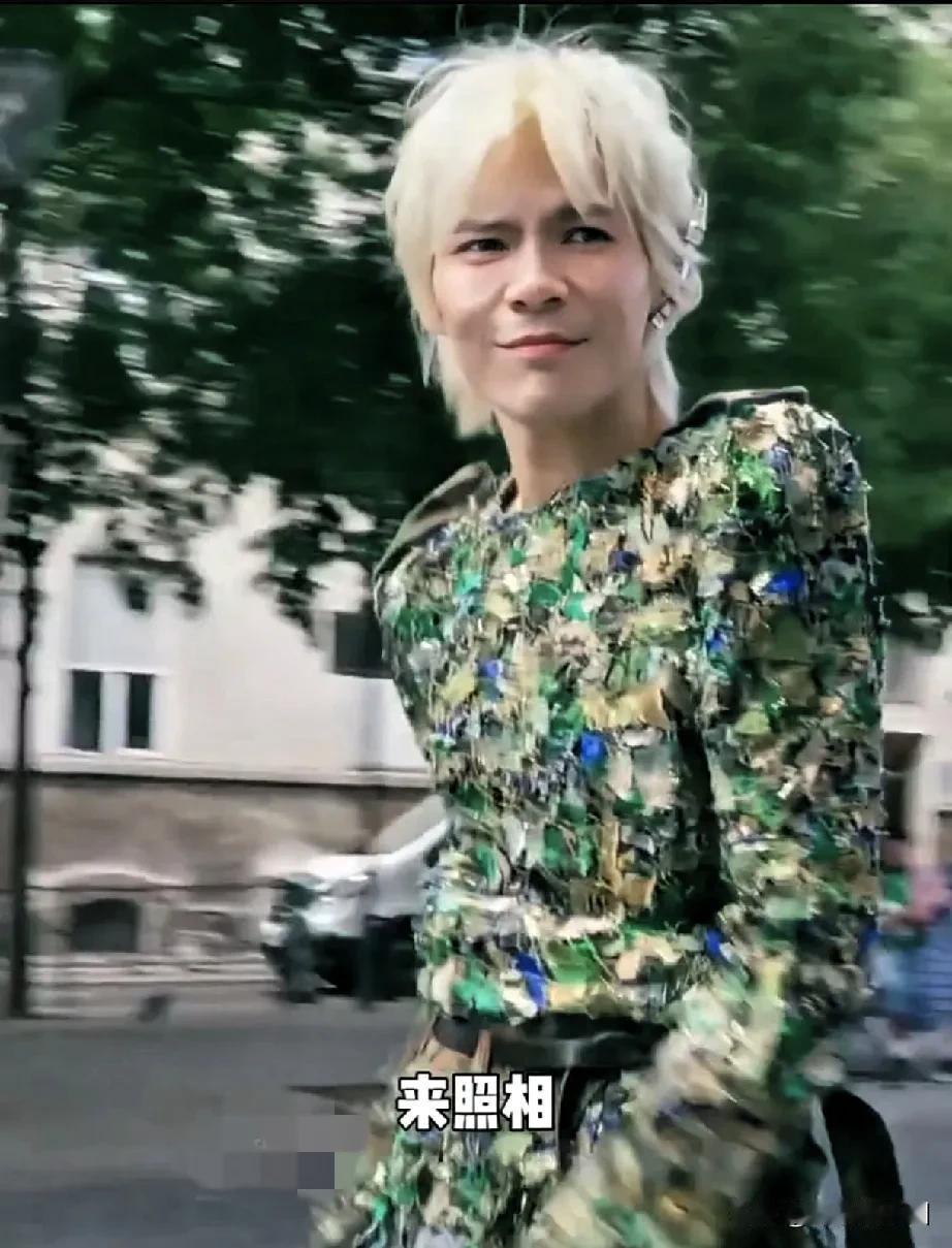 现在的妹子真会撩！向佐被夸“你太帅了，中国大明星！”心花怒放的向佐主动邀请妹子“