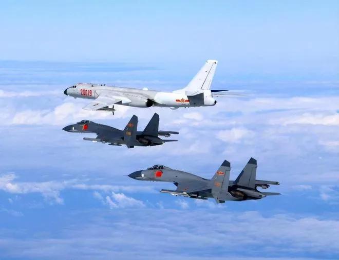 不惯着了！解放军吕宋岛以东开火，与美菲军演“正面硬刚”2026年4月25日，