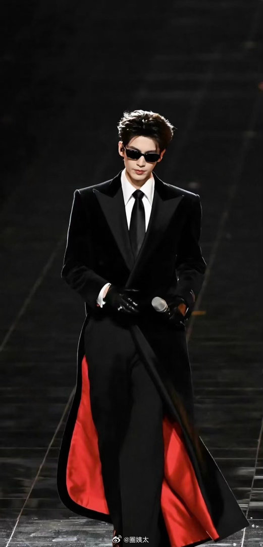 上天到底关上张凌赫哪里扇窗啊啊啊这个男人已经在我家走3个月啦谁能帮我把他赶出去啊