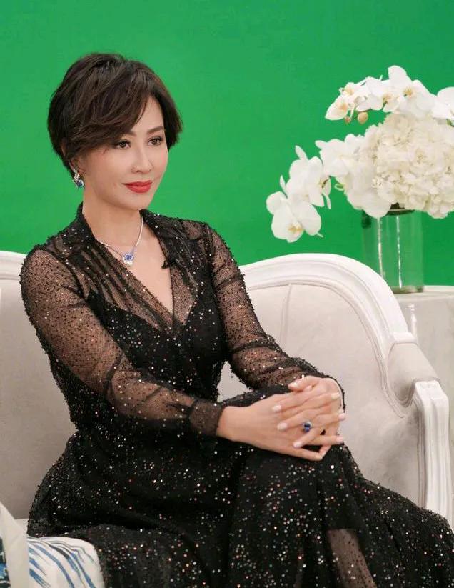 刘嘉玲给人的感觉是演戏很一般，凭借狄仁杰之通天帝国中的武则天一角夺得金像奖影后，